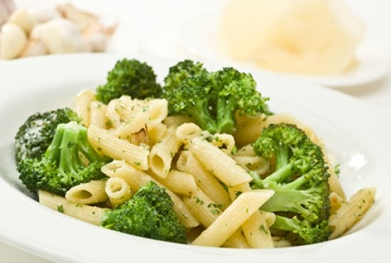 GLUTEN FREE PENNE WITH BROCCOLI, GARLIC AND CHILLI