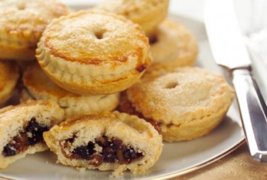 Festive Mince Pies (with Mincemeat Filling)